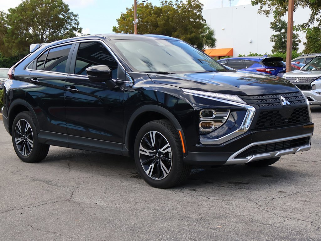 Used 2023 Mitsubishi Eclipse Cross SE image 2