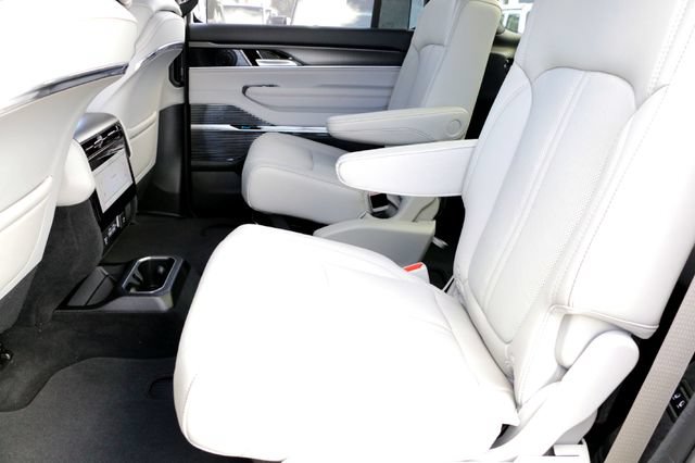 New 2026 Jeep Grand Wagoneer Summit w/ Premium Group III AWD/4WD image 18