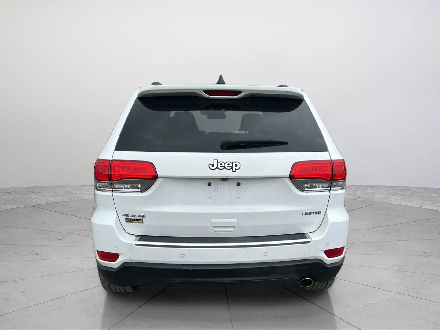 Used 2015 Jeep Grand Cherokee Limited w/ Luxury Group II image 14