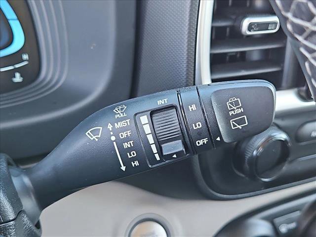 Certified 2025 Hyundai Venue SEL image 15