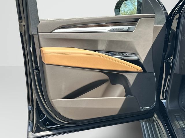 New 2026 Cadillac Escalade ESV Luxury w/ Touring Package image 8