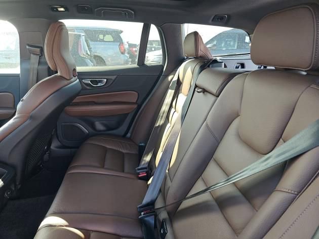 Used 2025 Volvo V60 B5 Cross Country Plus AWD/4WD image 6