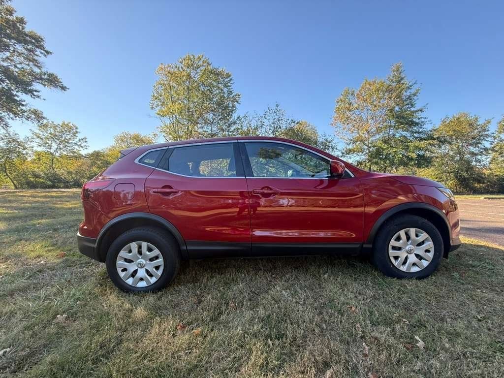 Used 2018 Nissan Rogue Sport S image 6