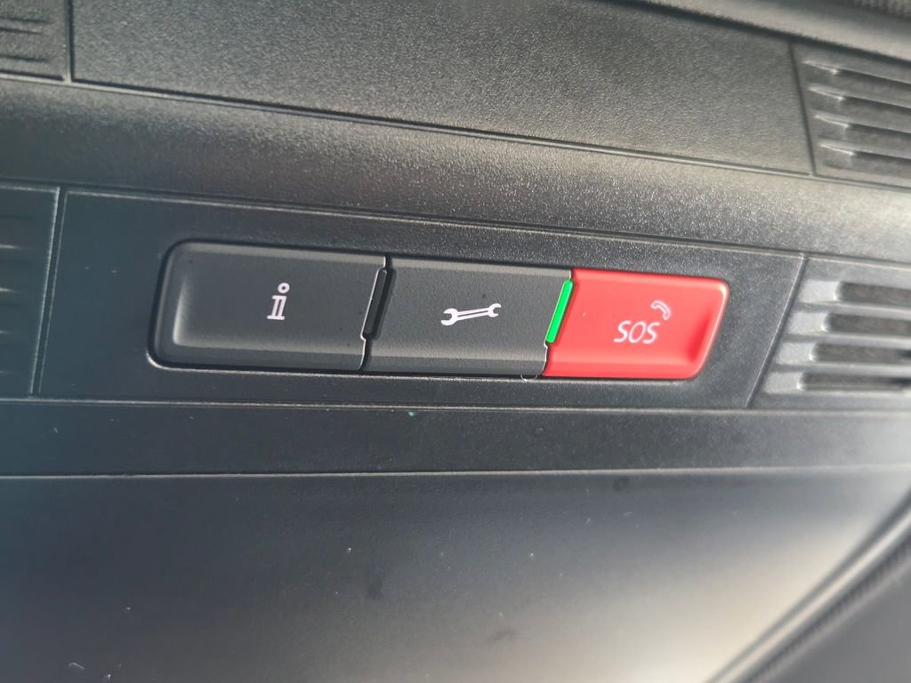 Used 2023 Volkswagen Tiguan SE R-Line image 30