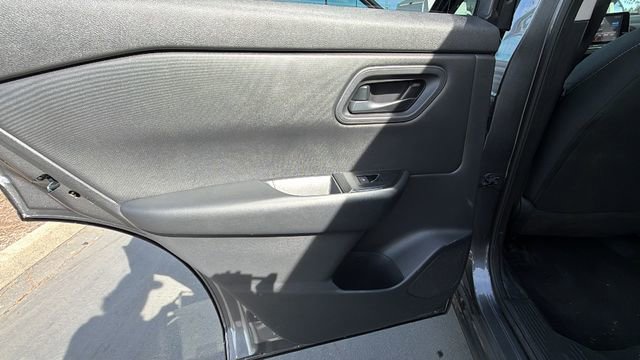 Used 2025 Nissan Rogue S image 14