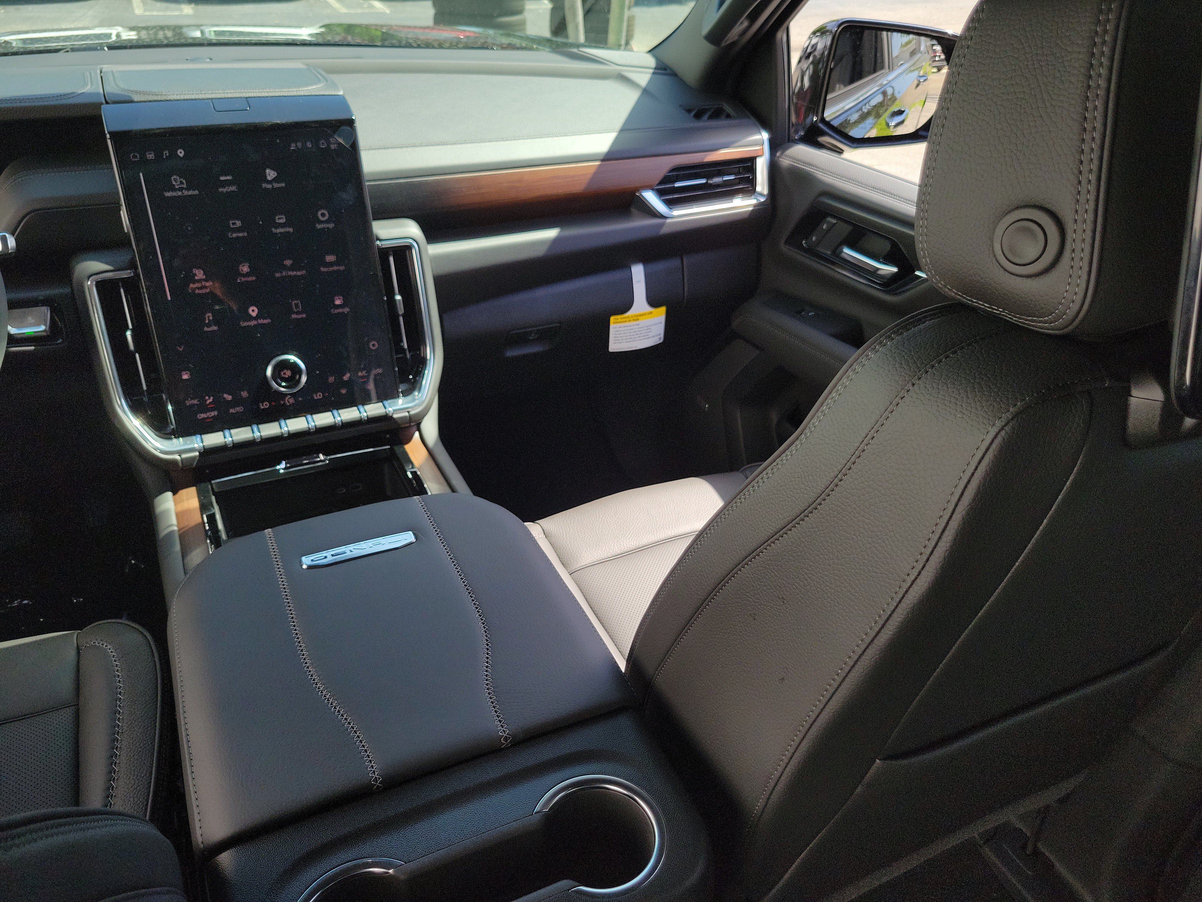 New 2026 GMC Yukon XL Denali w/ Denali Reserve Package AWD/4WD image 18