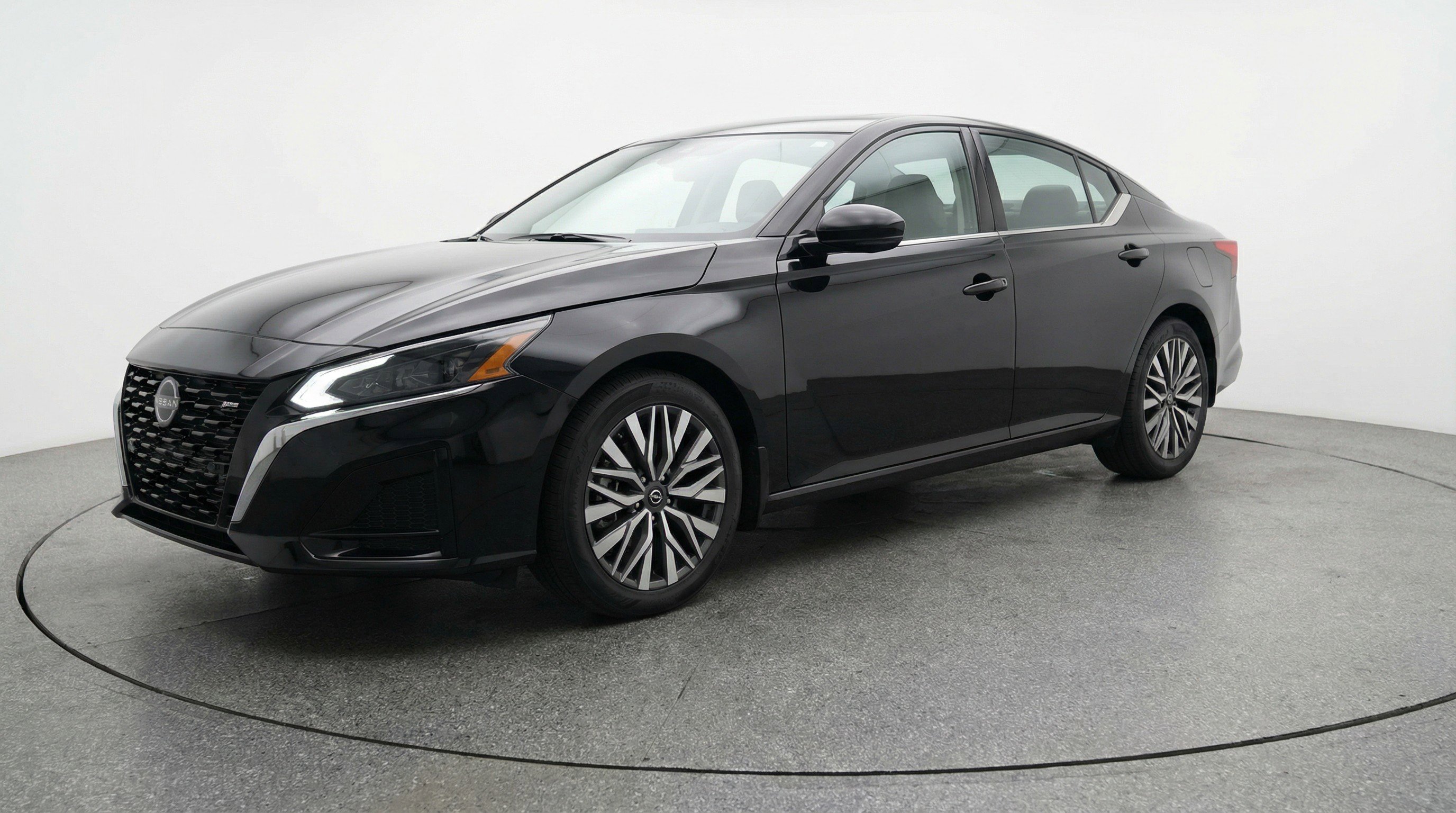 Used 2025 Nissan Altima 2.5 SV image 3