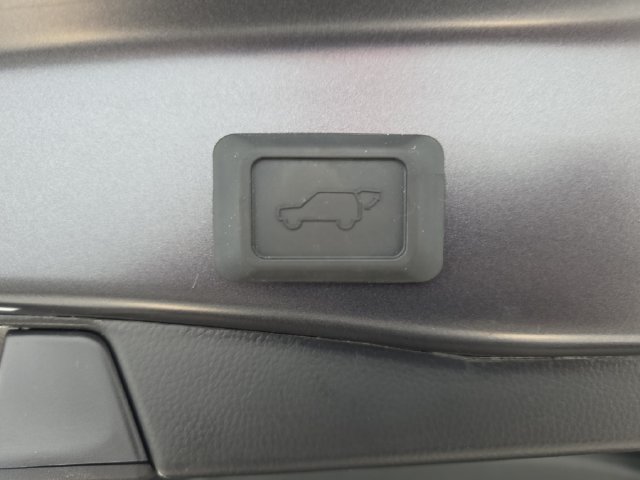 Used 2023 Toyota RAV4 XLE Premium FWD image 33