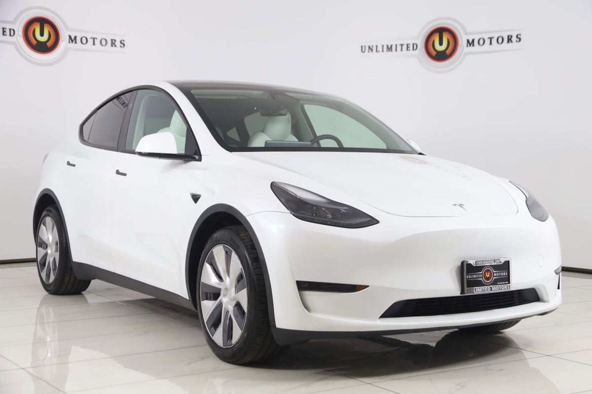 Used 2024 Tesla Model Y Long Range AWD/4WD image 21