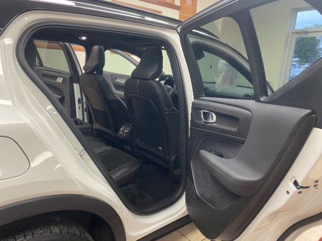 Used 2022 Volvo XC40 T5 R-Design AWD/4WD image 14