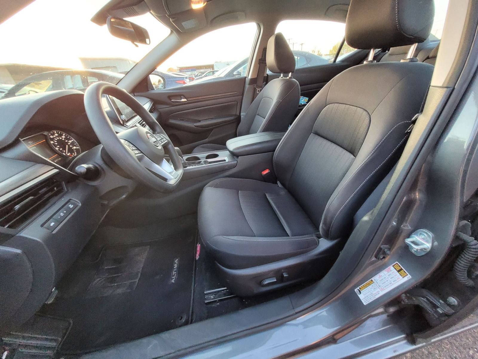 Used 2025 Nissan Altima 2.5 SV image 10