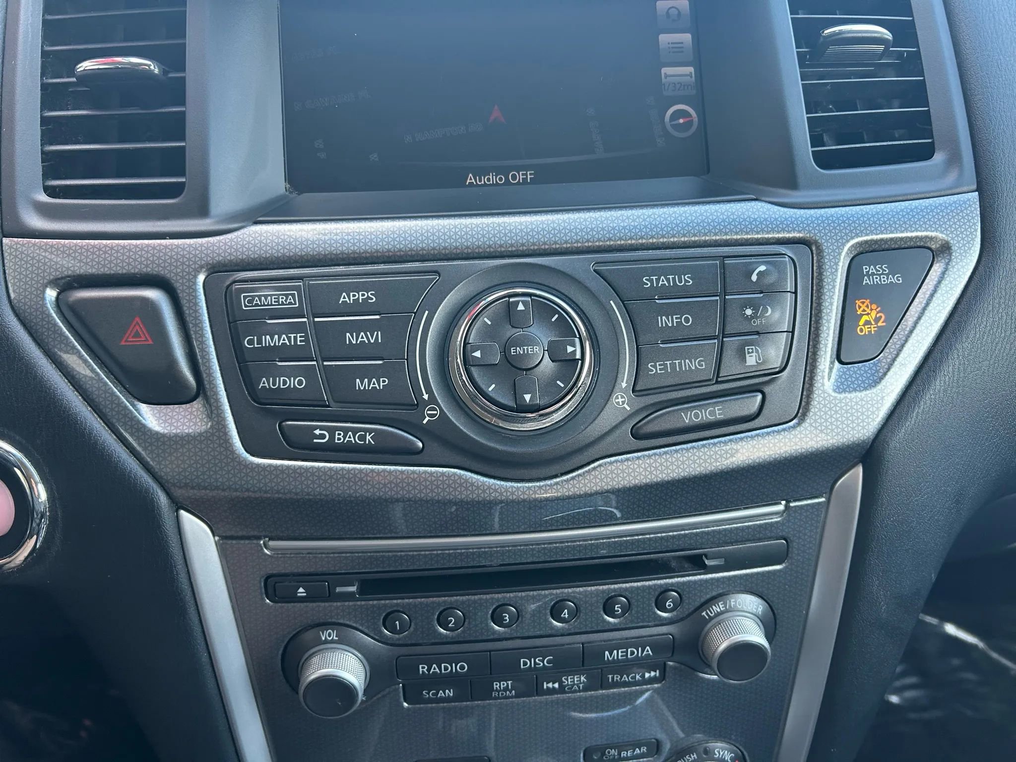 Used 2020 Nissan Pathfinder SL image 10