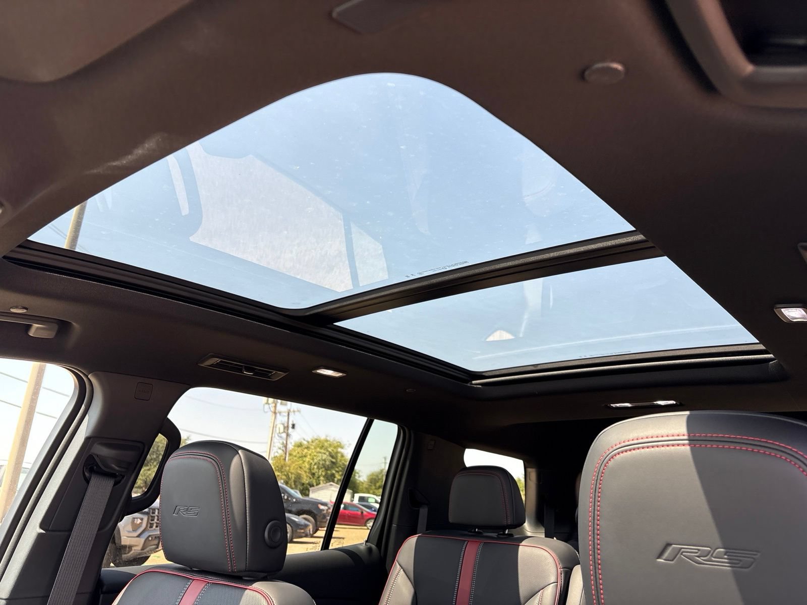 New 2027 Chevrolet Traverse RS FWD image 10