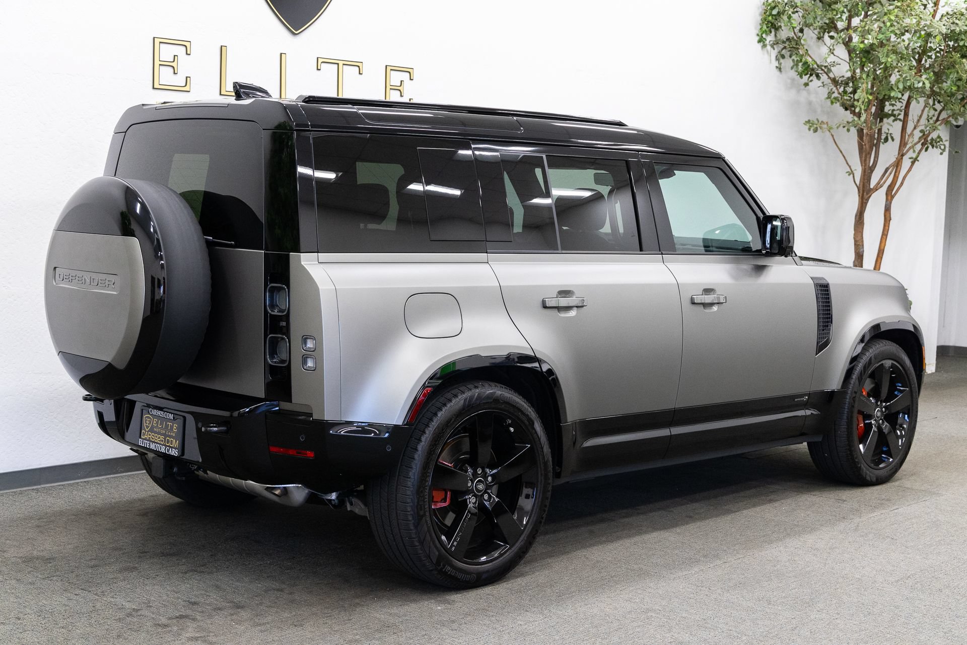 Used 2025 Land Rover Defender 110 X AWD/4WD image 11