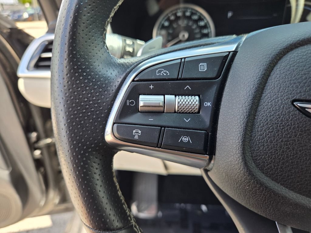 Used 2025 Genesis G70 2.5T RWD image 27