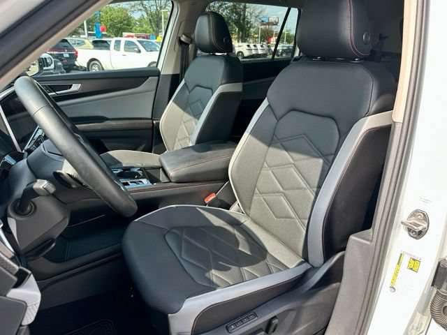 Used 2024 Volkswagen Atlas Peak Edition SEL AWD/4WD image 13