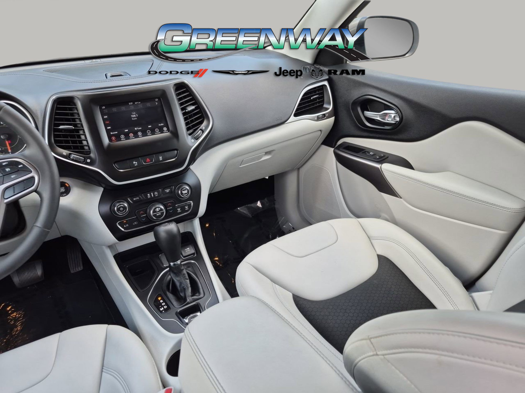 Used 2020 Jeep Cherokee Latitude Plus w/ Comfort/Convenience Group FWD image 20
