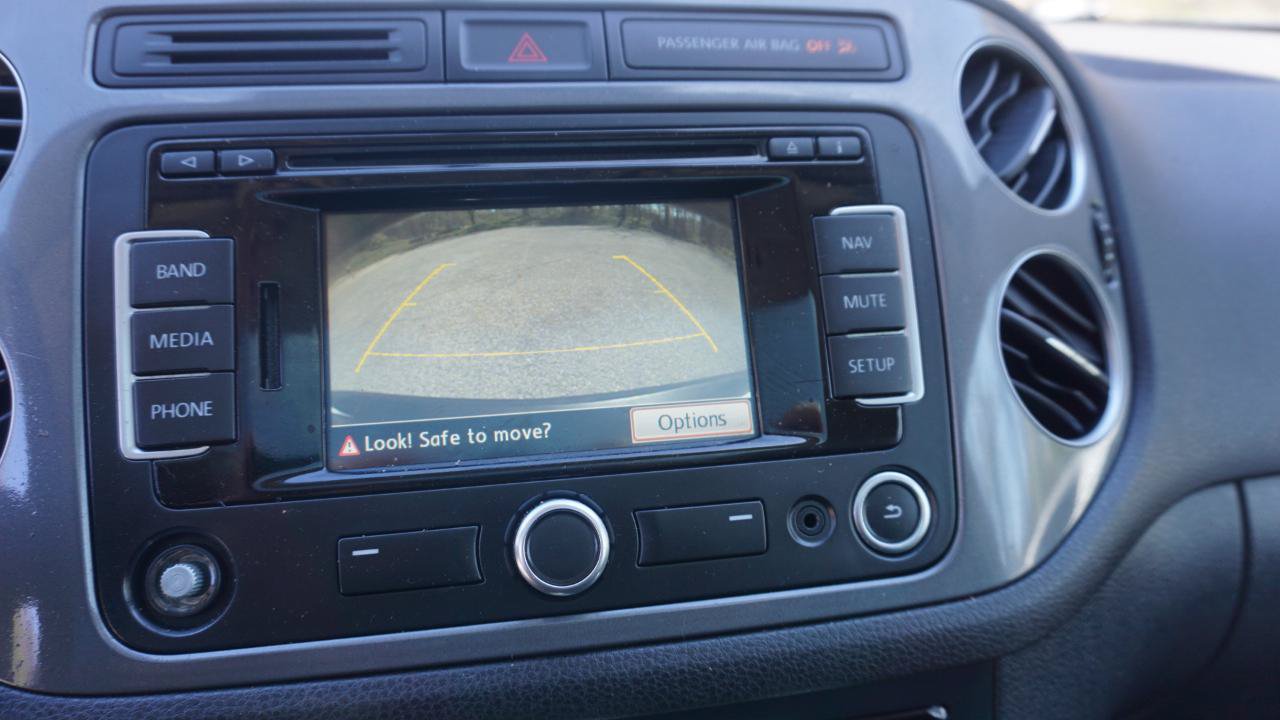 Used 2015 Volkswagen Tiguan SEL FWD image 9