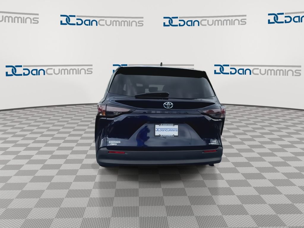 Used 2024 Toyota Sienna LE image 10