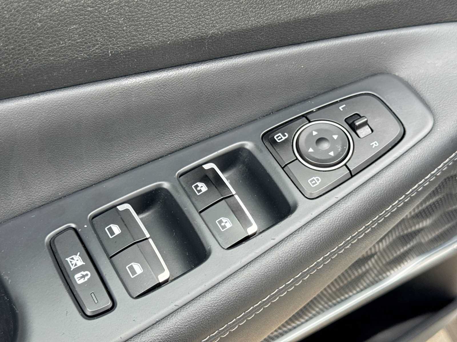 Used 2020 Hyundai Santa Fe Limited w/ Cargo Package AWD/4WD image 16