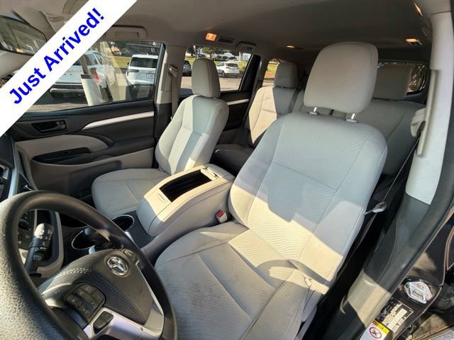 Used 2018 Toyota Highlander LE FWD image 27