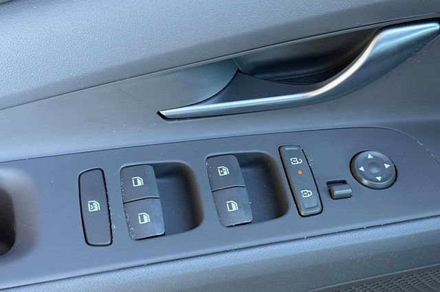 Certified 2025 Hyundai Elantra Hybrid FWD image 14
