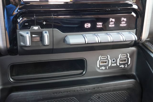 Used 2023 RAM 2500 Limited AWD/4WD image 32