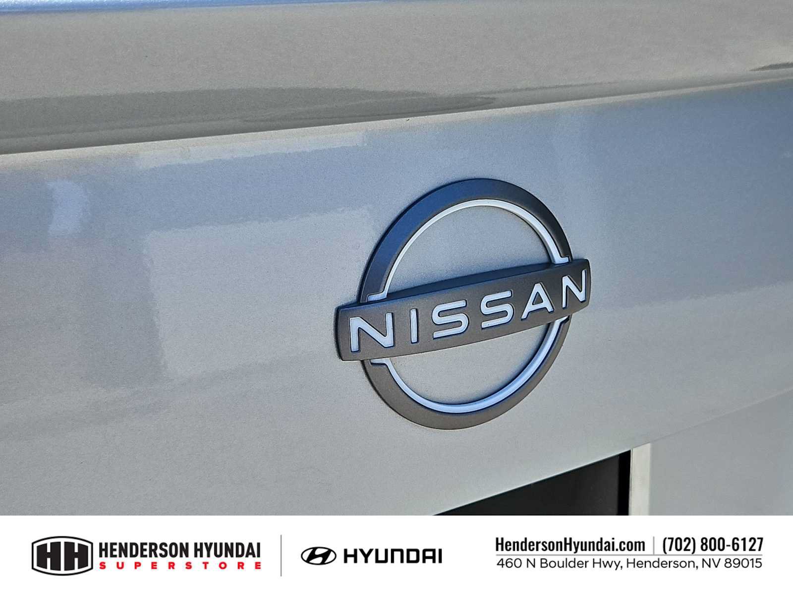 Used 2024 Nissan Versa SR FWD image 11