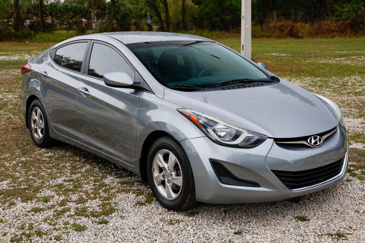 Used 2015 Hyundai Elantra SE image 15