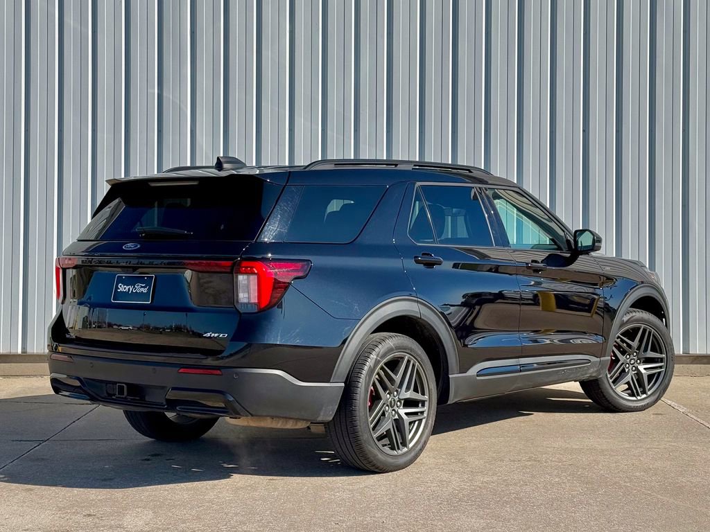 Used 2025 Ford Explorer ST-Line w/ ST-Line Street Pack image 6