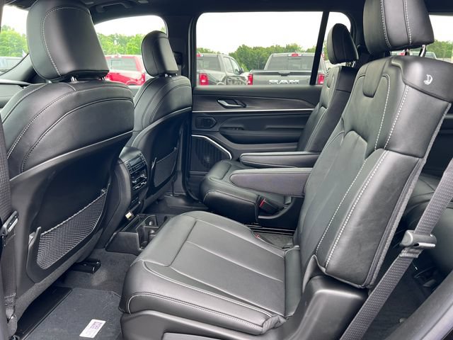 New 2026 Jeep Grand Cherokee L Limited AWD/4WD image 4