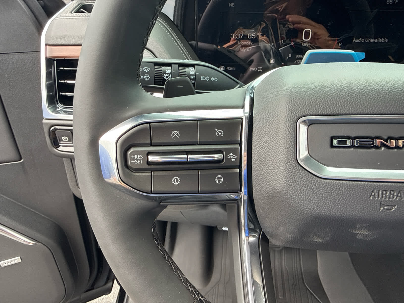 New 2026 GMC Yukon Denali w/ Advanced Technology Package AWD/4WD image 17