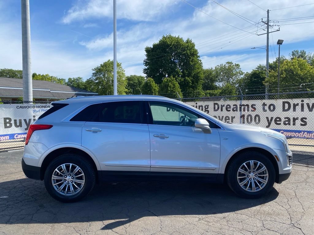 Used 2017 Cadillac XT5 Luxury w/ Driver Awareness Package AWD/4WD image 2