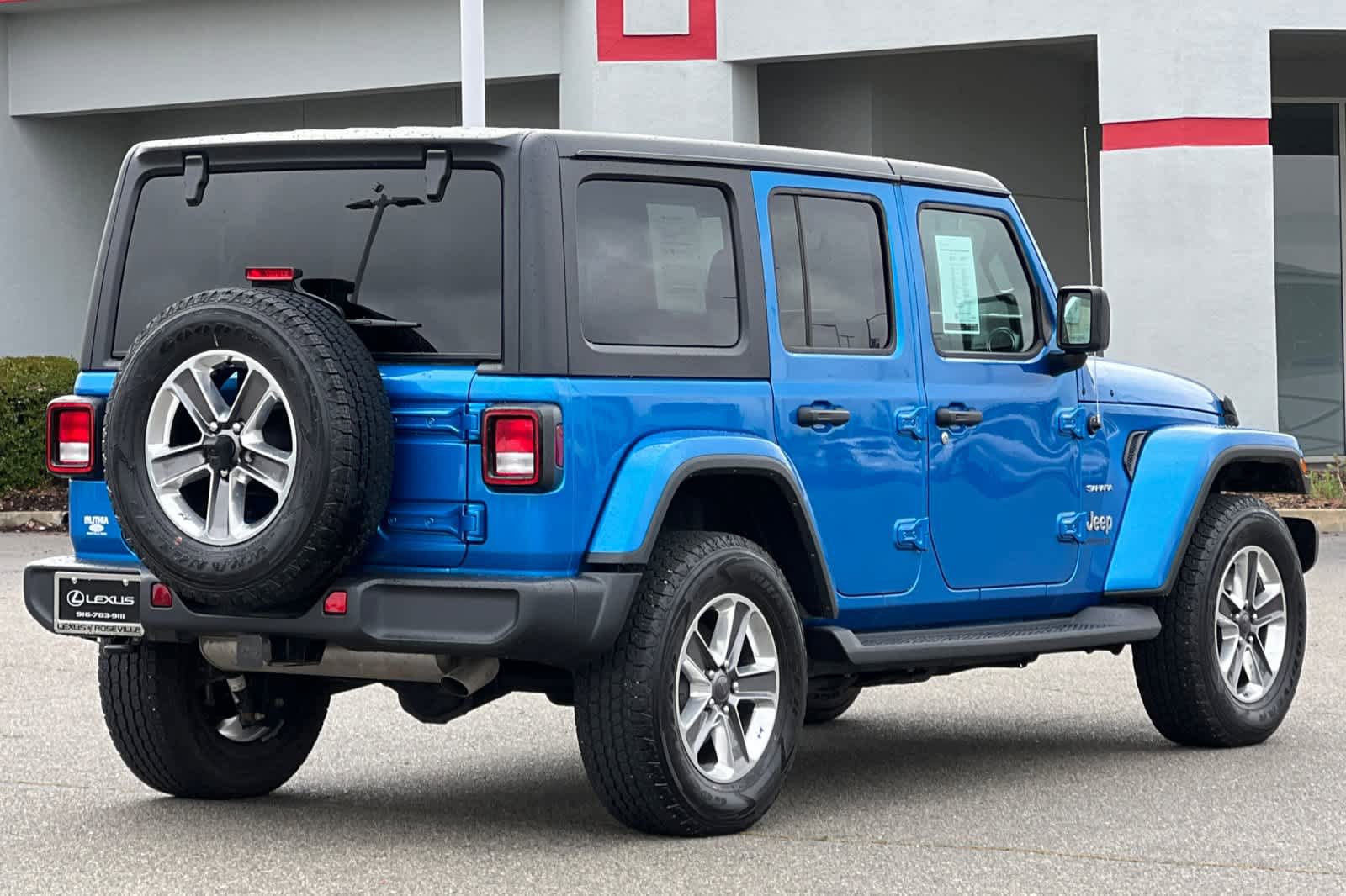 Used 2022 Jeep Wrangler Unlimited Sahara w/ Cold Weather Group AWD/4WD image 2