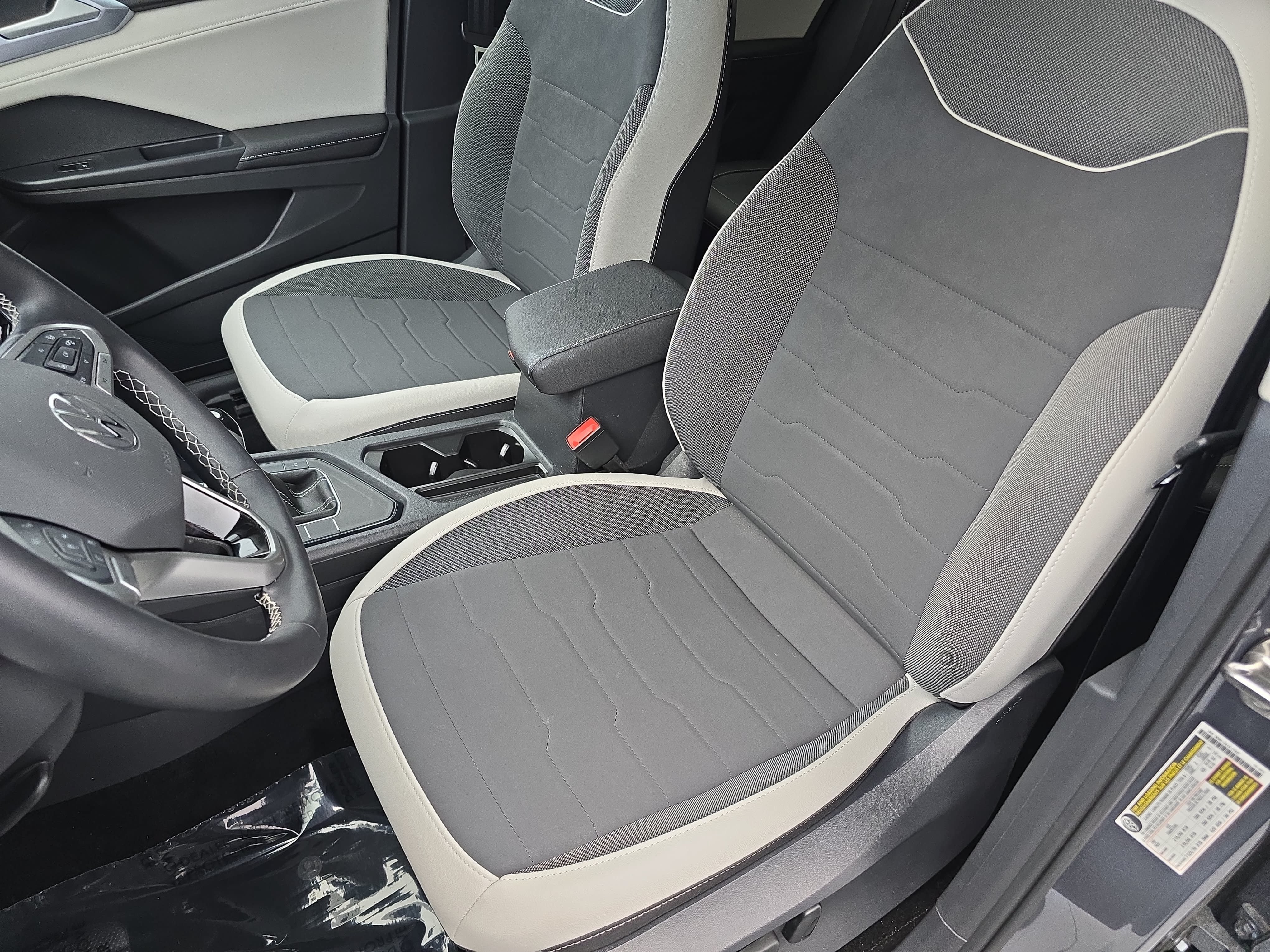 Certified 2025 Volkswagen Taos SE FWD image 14