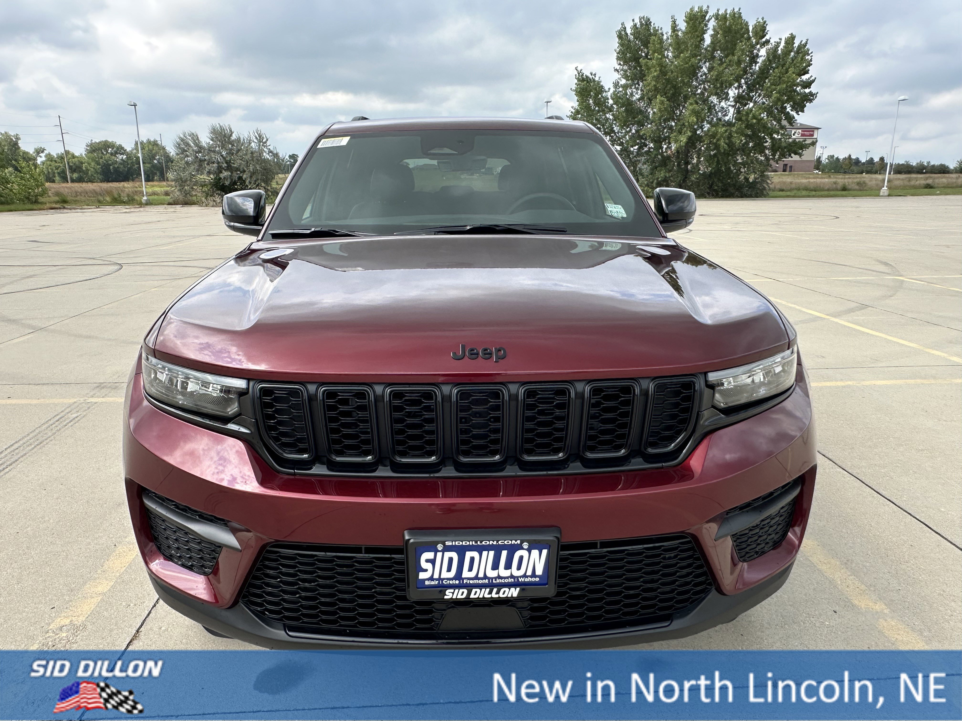 New 2025 Jeep Grand Cherokee Altitude image 3