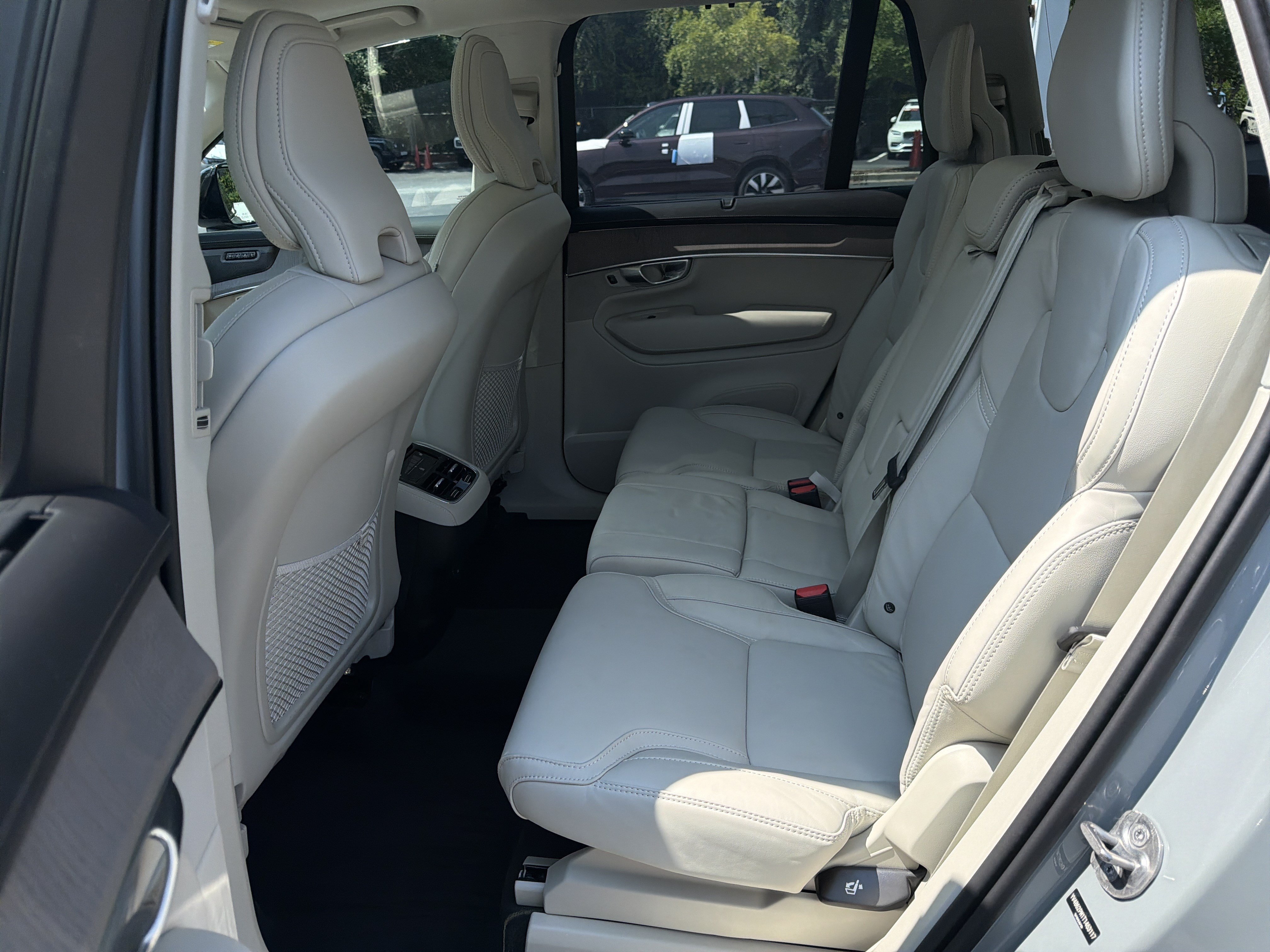 Certified 2026 Volvo XC90 B6 Ultra w/ Protection Package Premier AWD/4WD image 32