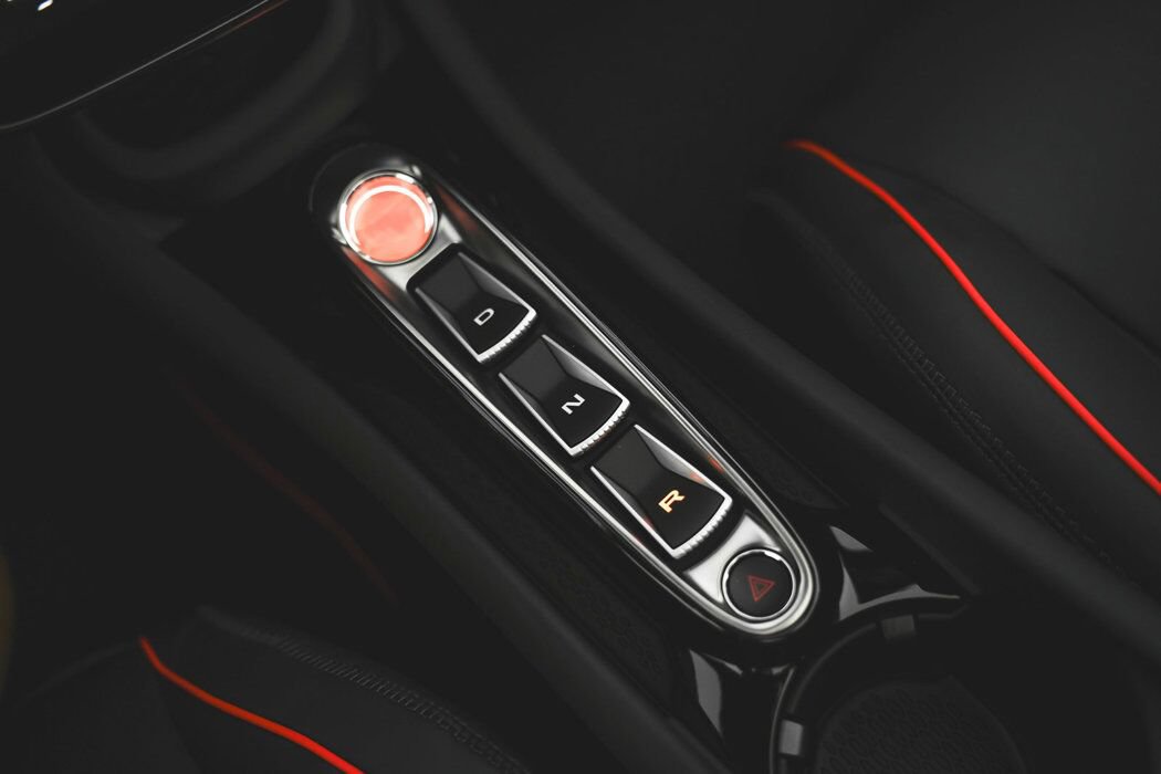 Used 2025 McLaren Artura Spider RWD image 13