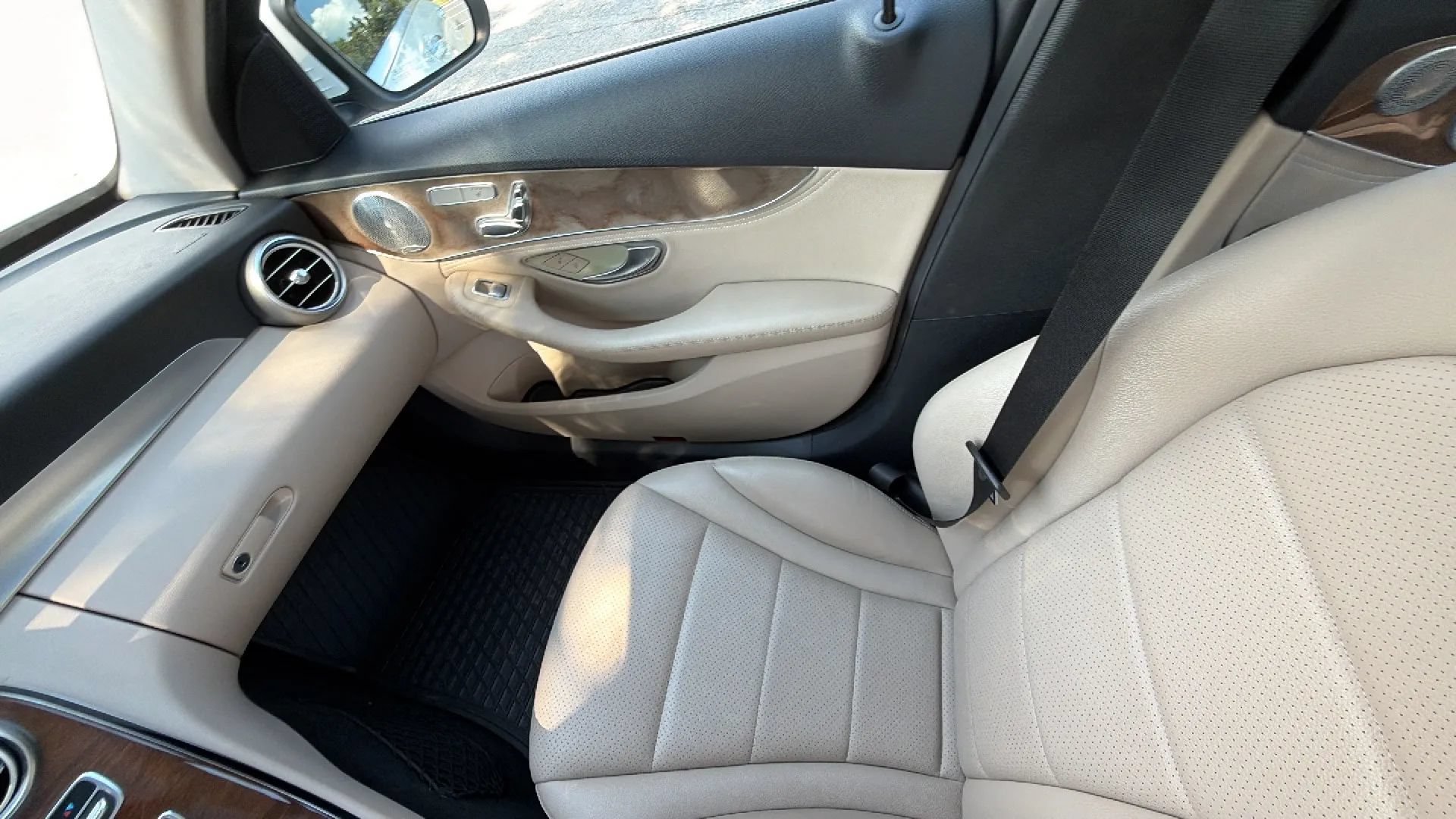 Used 2015 Mercedes-Benz C 300 4MATIC Sedan image 17