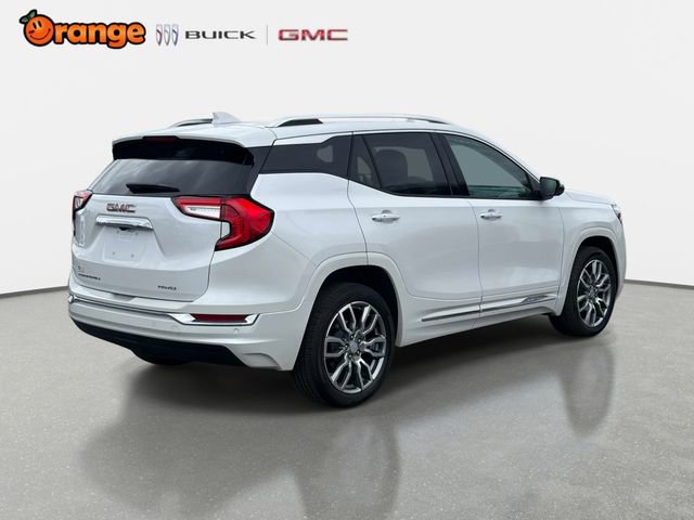 Used 2024 GMC Terrain Denali w/ Denali Premium Package AWD/4WD image 3