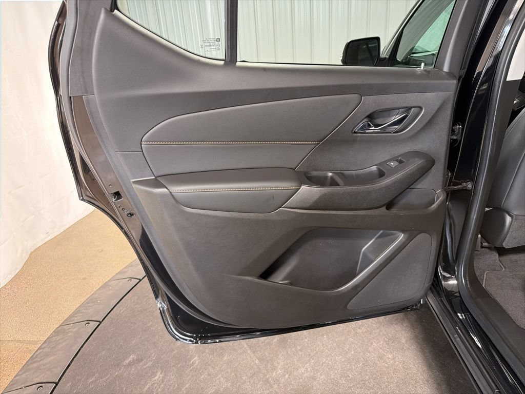 Certified 2021 Chevrolet Traverse LT w/ LT Premium Package AWD/4WD image 17