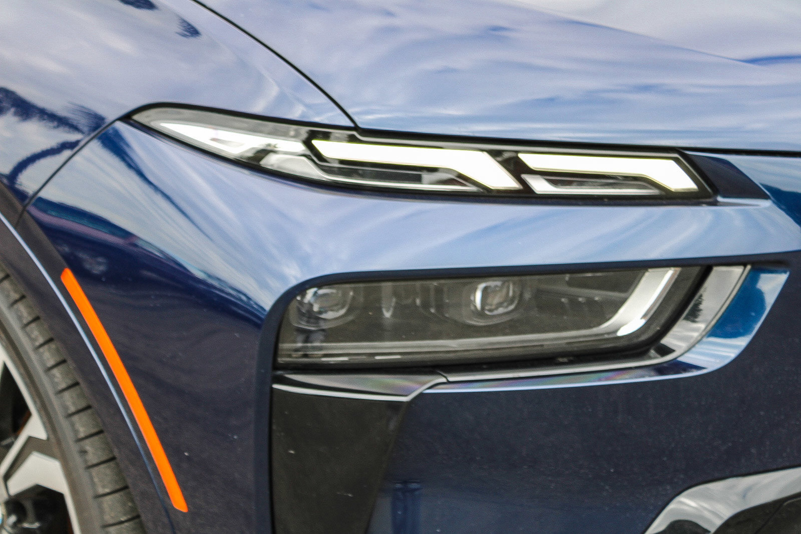 Used 2023 BMW X7 M60i w/ Executive Package image 8