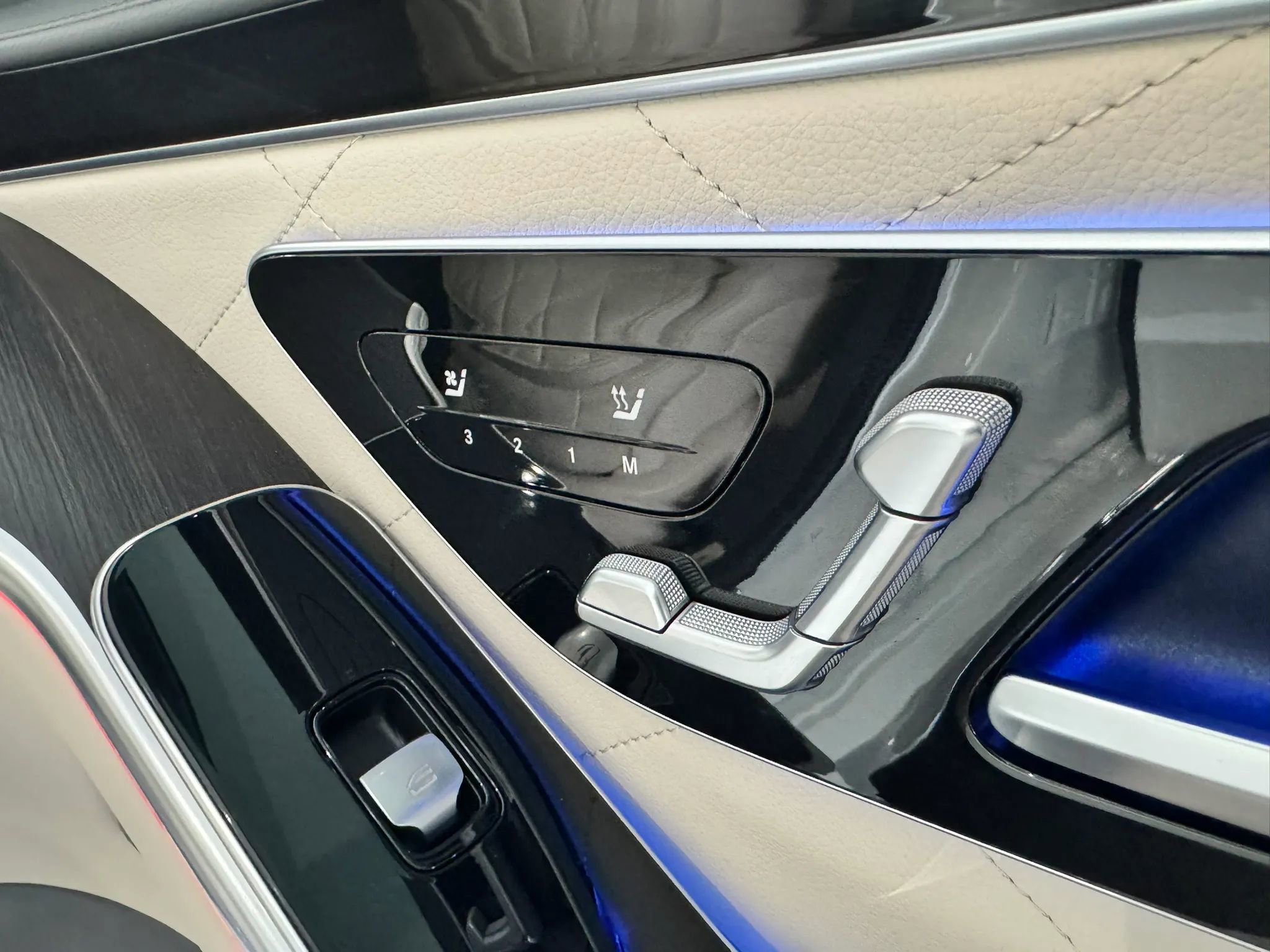 Used 2022 Mercedes-Benz S 580 4MATIC Sedan w/ AMG Line Package image 17