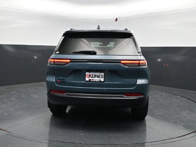 New 2027 Jeep Grand Cherokee Limited w/ Limited Altitude Package AWD/4WD image 8