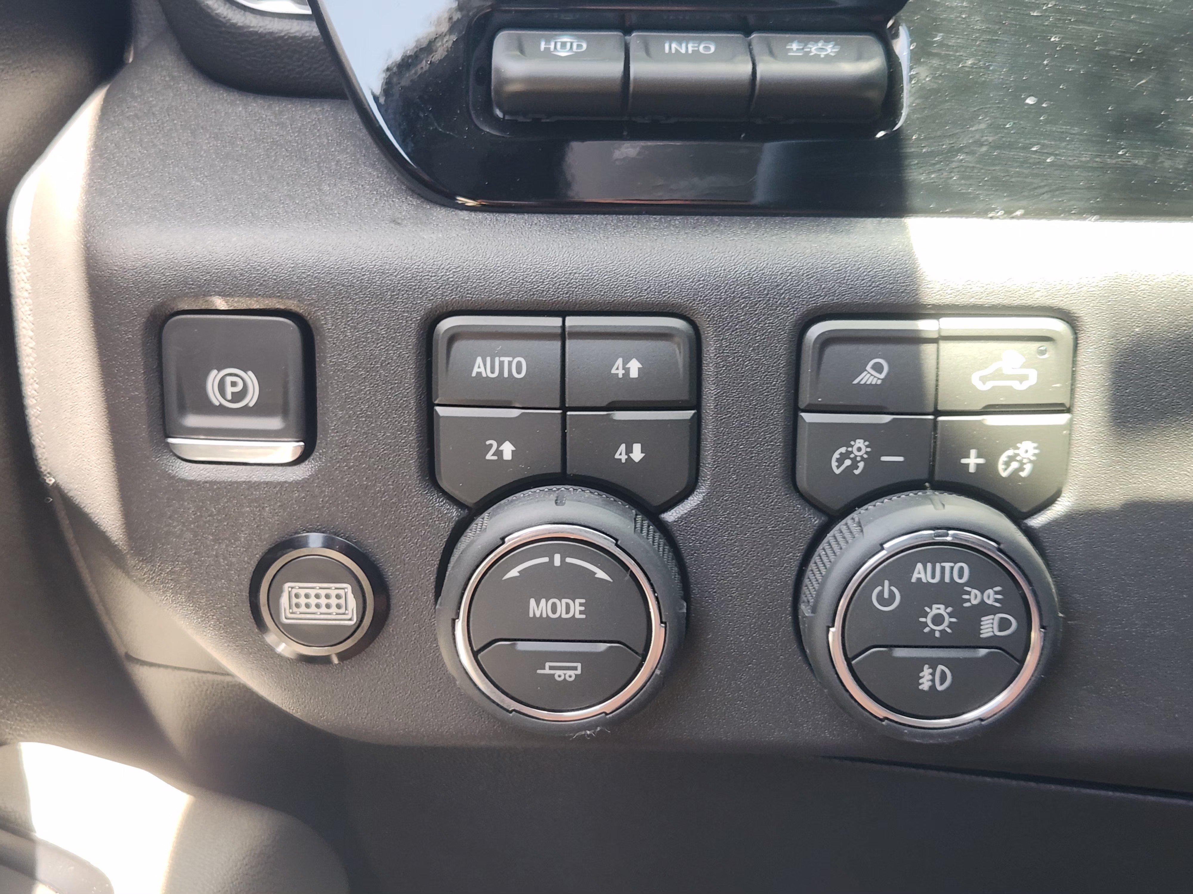 New 2026 Chevrolet Silverado 1500 ZR2 w/ Dark Appearance Package AWD/4WD image 17