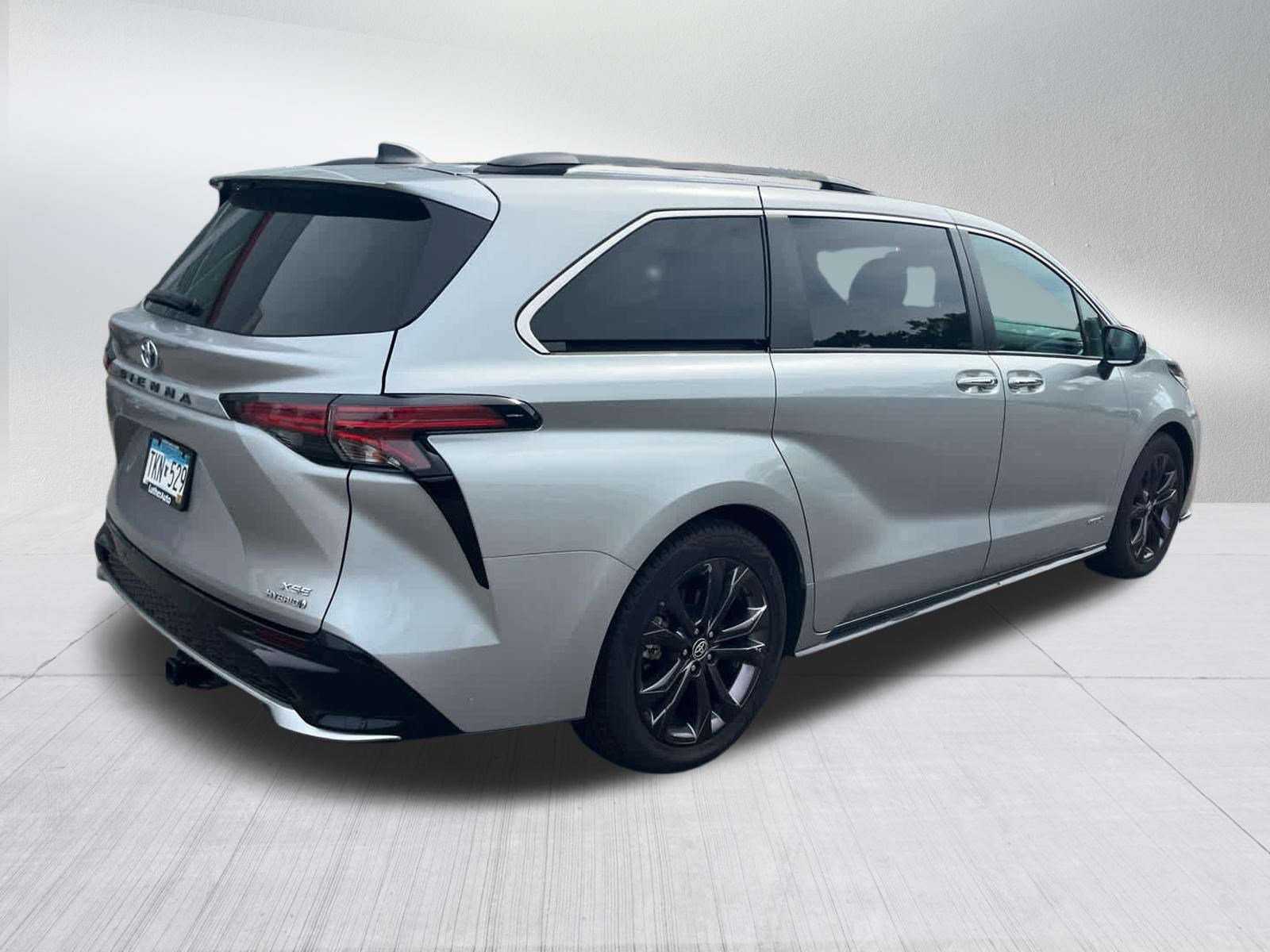 Used 2021 Toyota Sienna XSE w/ XSE Plus Package FWD image 5