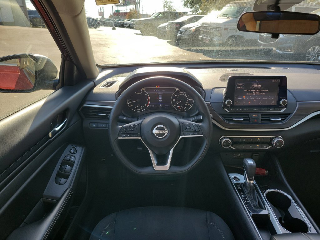 Used 2024 Nissan Altima 2.5 SV FWD image 15