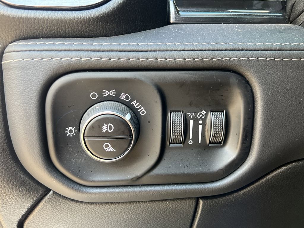 Used 2024 RAM 2500 Limited image 19