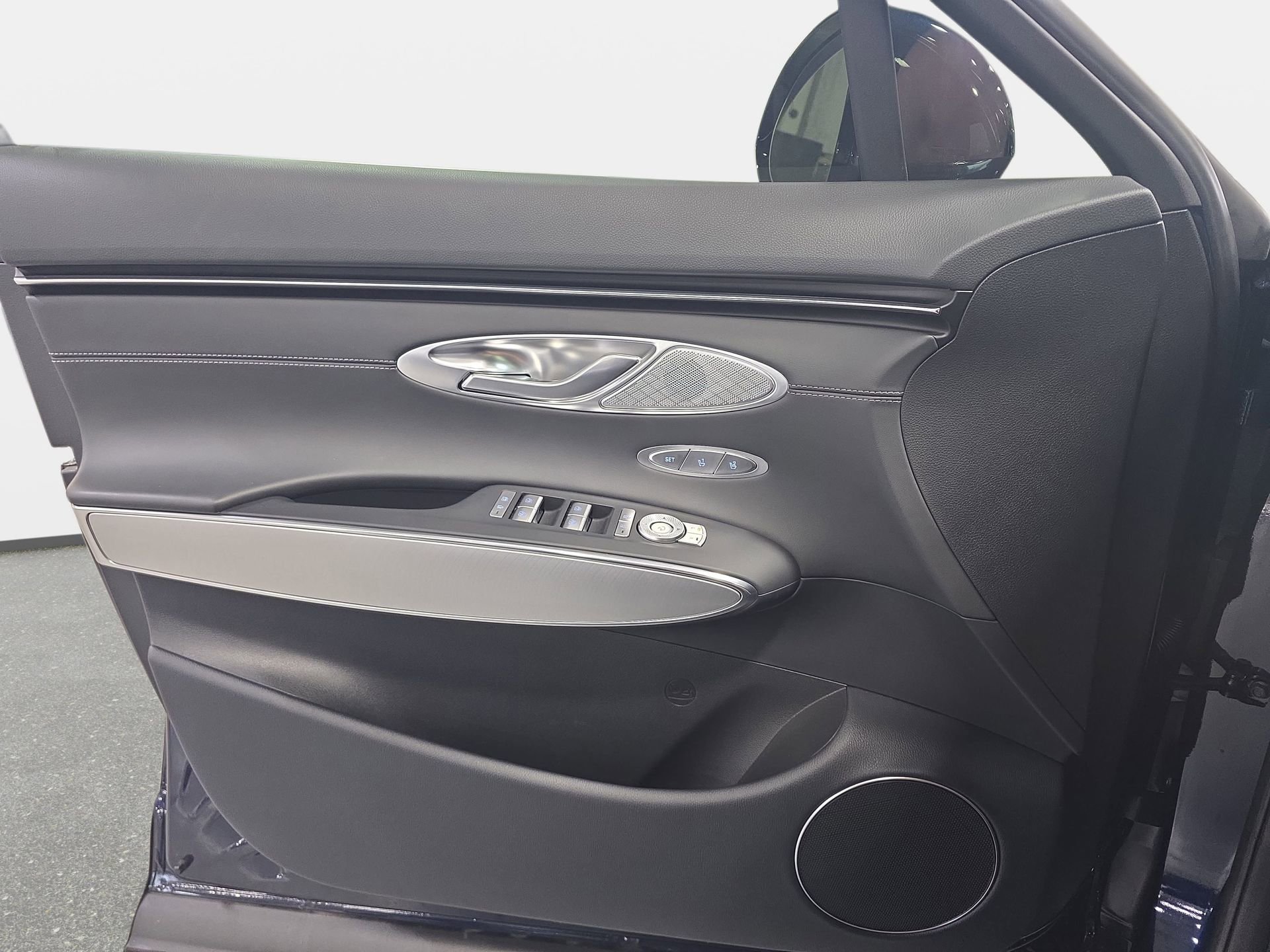 Used 2025 Genesis GV70 2.5T w/ Select Package image 26