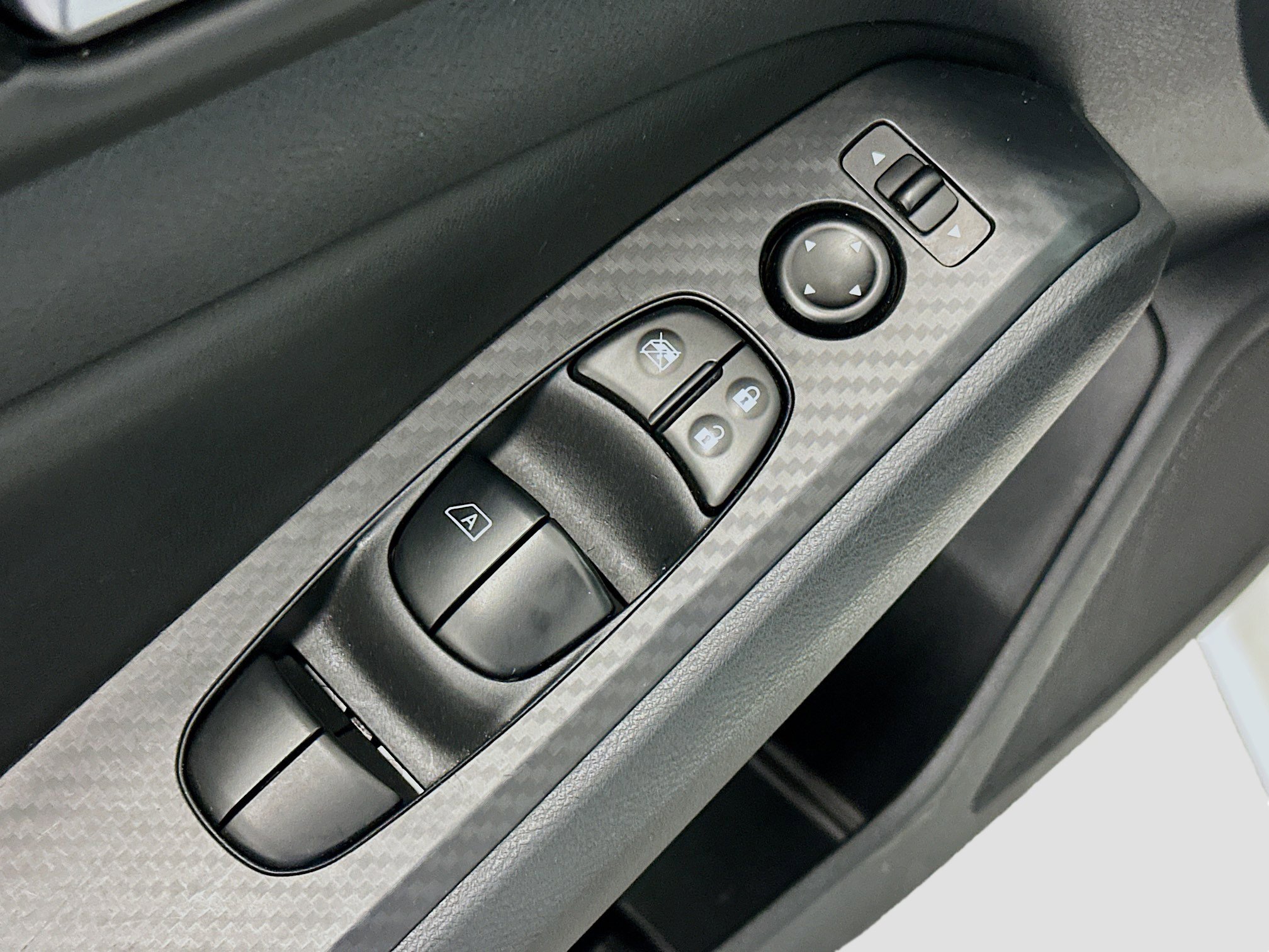 Used 2025 Nissan Altima 2.5 SV image 15